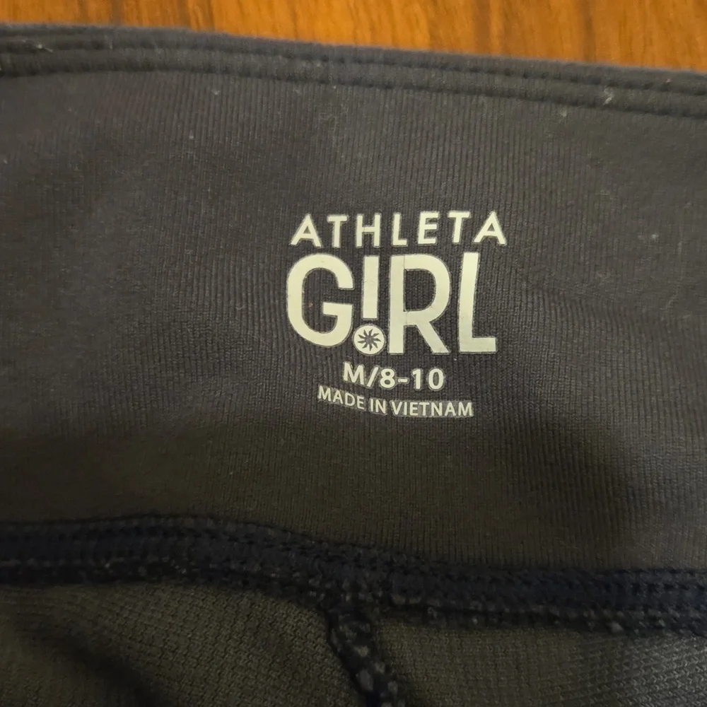 Patagonia Vest And Athleta Girl Leggings - Picture 5 of 5